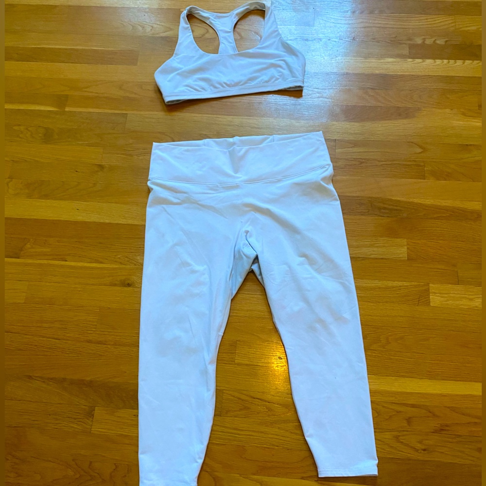 Power hold by Fabletics workout set